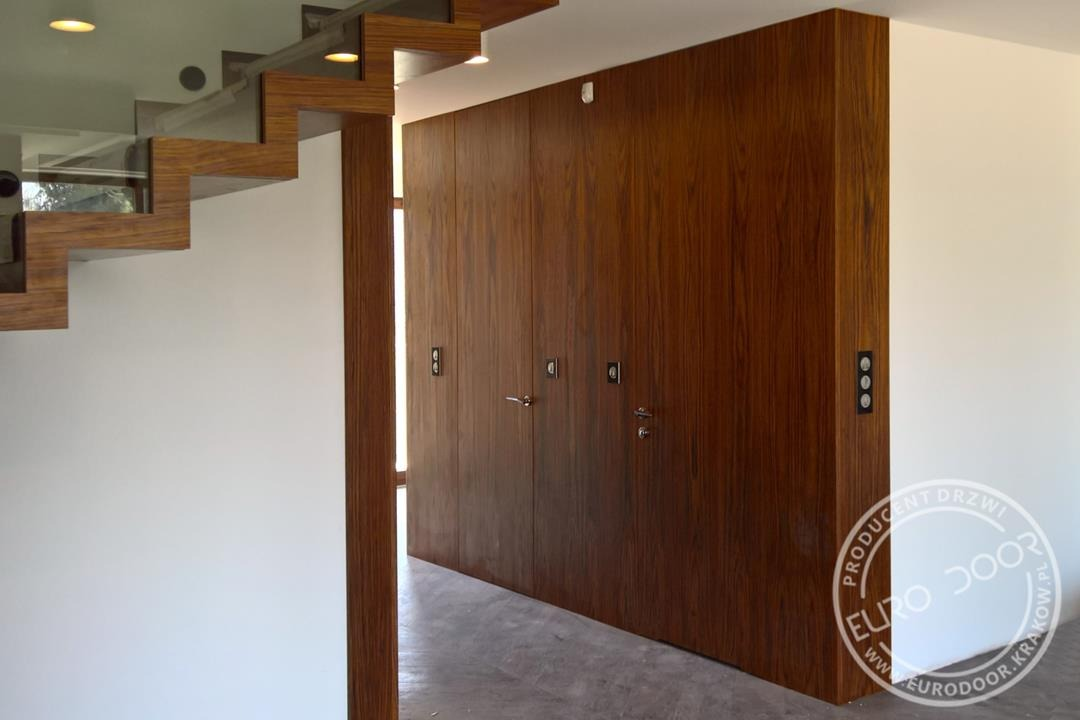 drewniane drzwi zewnętrzne